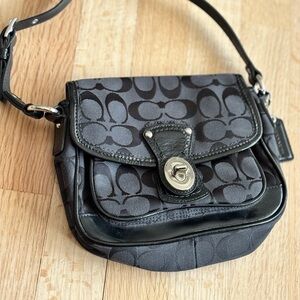 Coach Signature C Turnlock Shoulder Bag Black